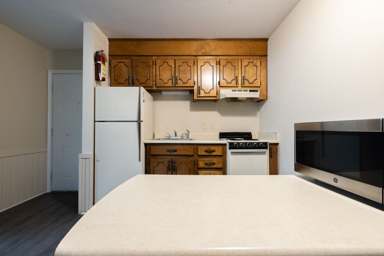 Studio Apartment at Cochran - Photo 5 of 11