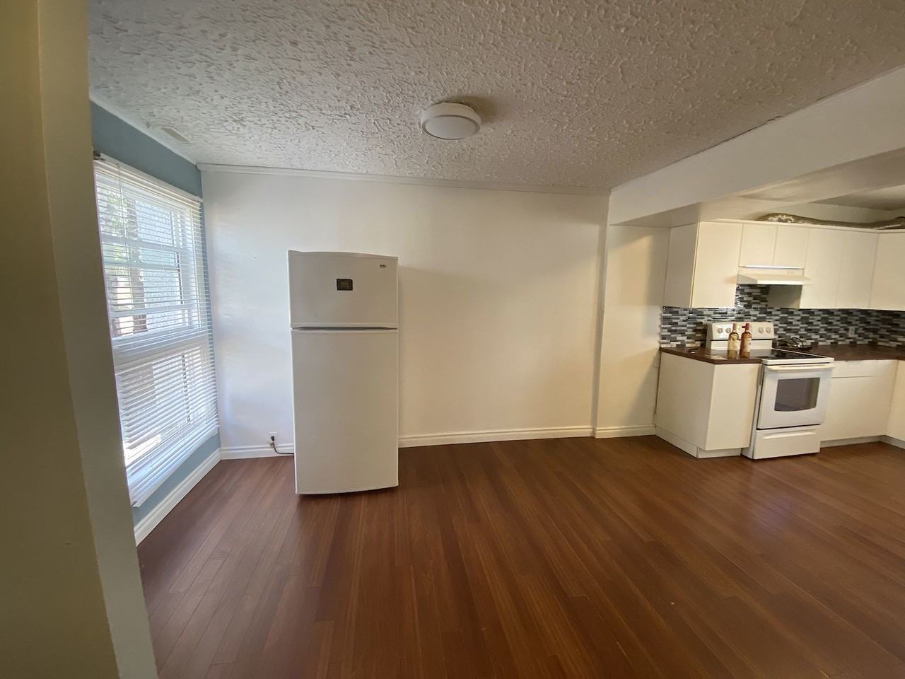 5027 Vienna Dr Nw - Photo 2 of 28