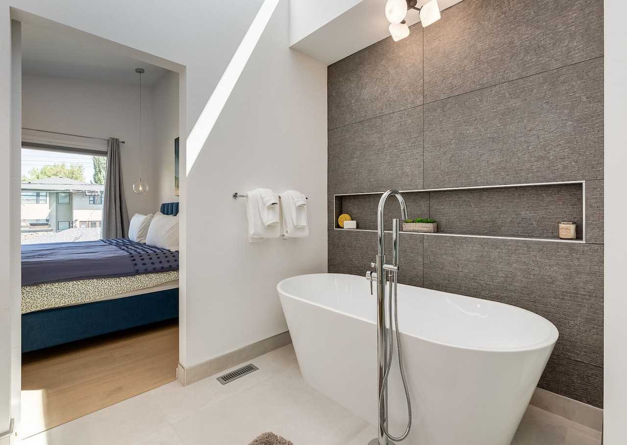 2332 3 Ave Nw - Photo 7 of 11