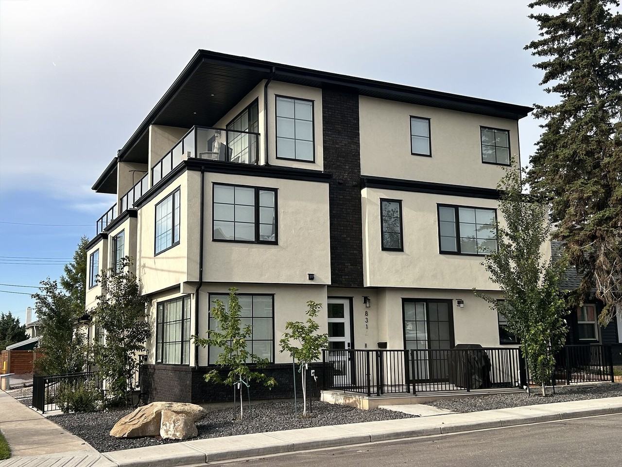 831 -831 21 Ave Se