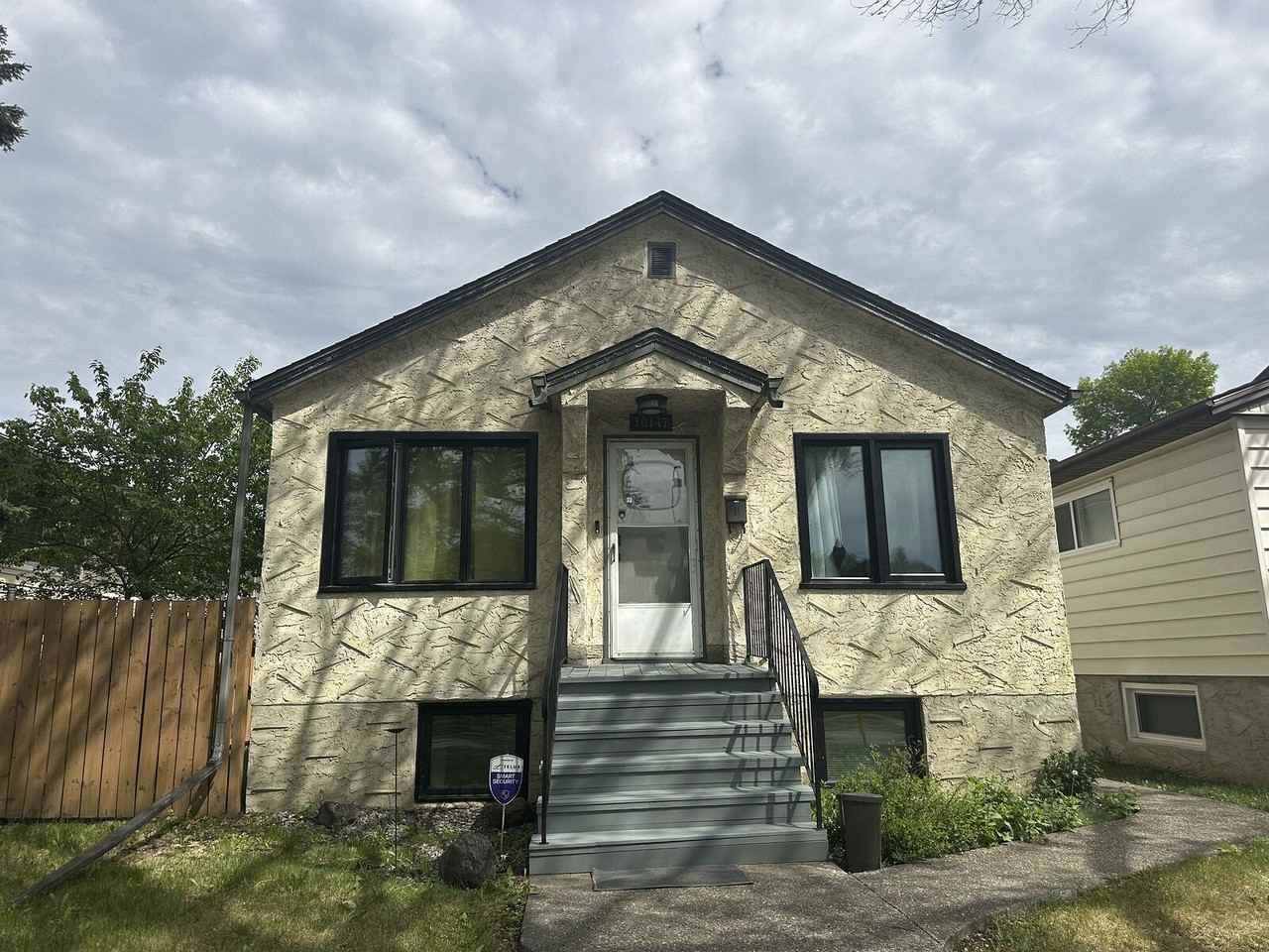 10147 81 St Nw - Photo 2 of 18