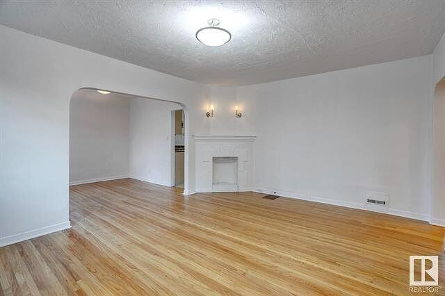 9912 91 Ave Nw - Photo 3 of 16