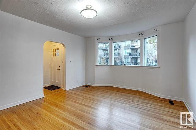 9912 91 Ave Nw - Photo 4 of 16