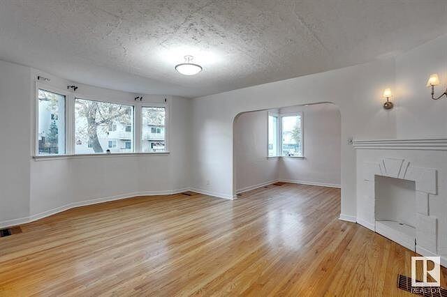 9912 91 Ave Nw - Photo 5 of 16