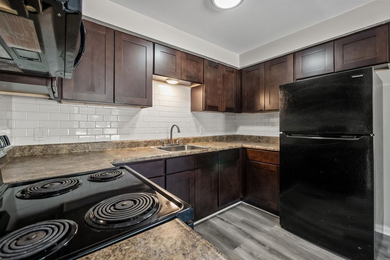 Sterling Hill Apartments - Photo 6 of 20