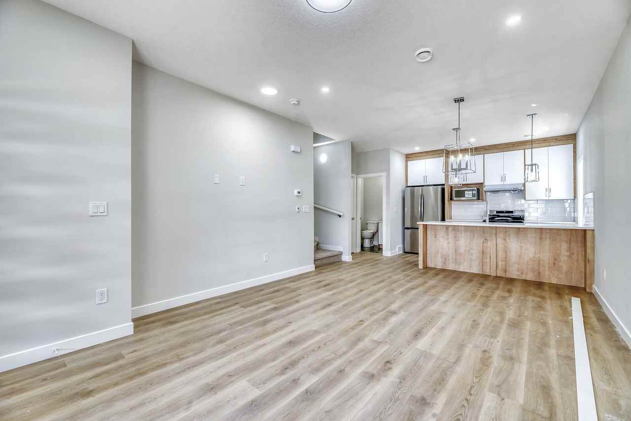 411 17 Ave Nw - Photo 3 of 12