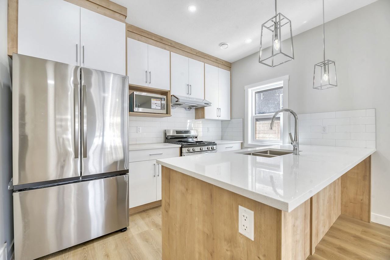411 17 Ave Nw - Photo 4 of 12