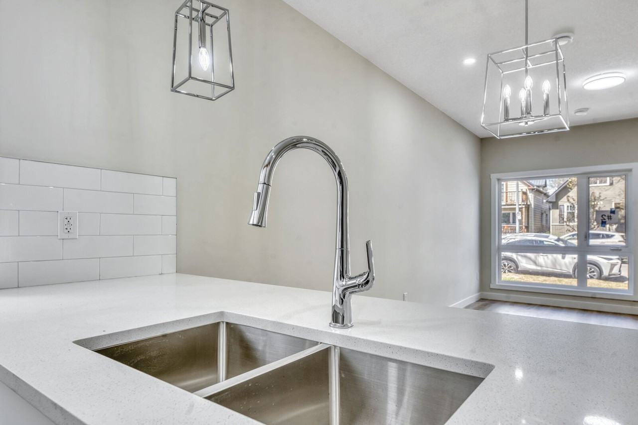 411 17 Ave Nw - Photo 5 of 12
