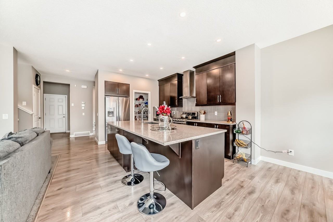 259 Kingfisher Cres Se - Photo 3 of 50
