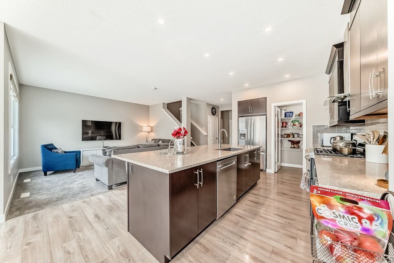 259 Kingfisher Cres Se - Photo 4 of 50