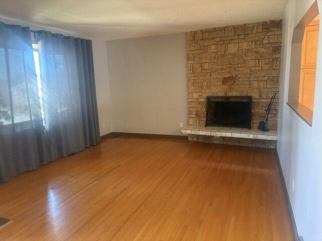 1015 Riddell Pl Se - Photo 3 of 19
