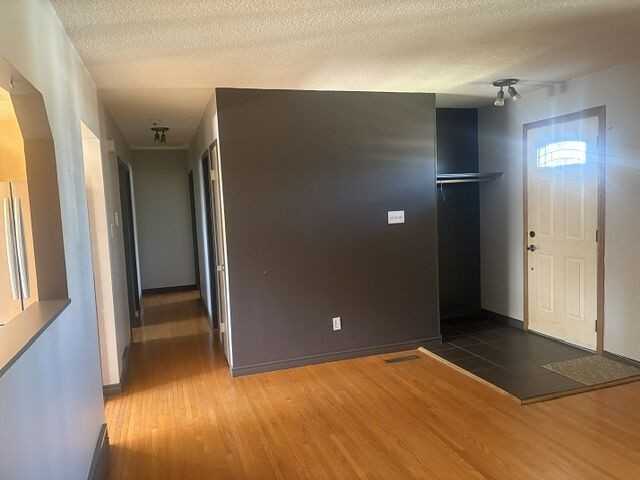 1015 Riddell Pl Se - Photo 4 of 19