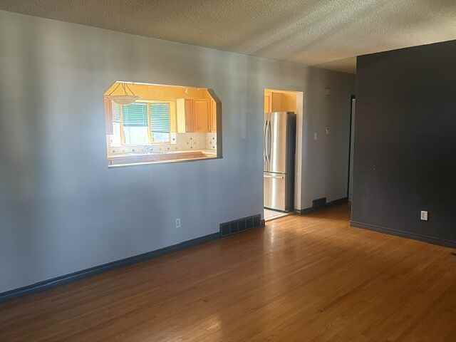 1015 Riddell Pl Se - Photo 5 of 19