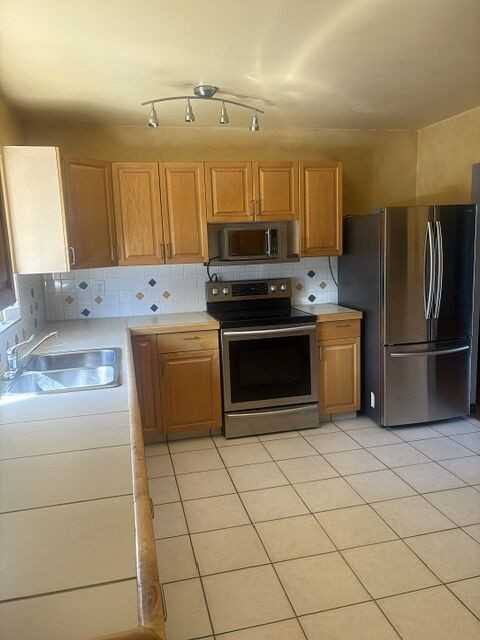 1015 Riddell Pl Se - Photo 7 of 19