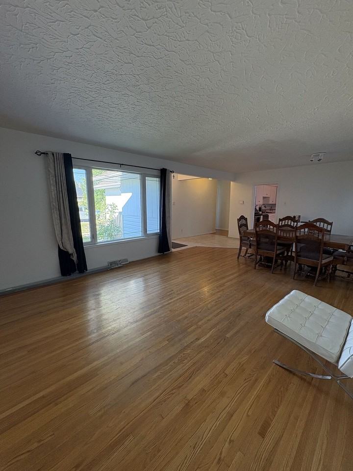 3735 Brooklyn Cres Nw - Photo 4 of 24