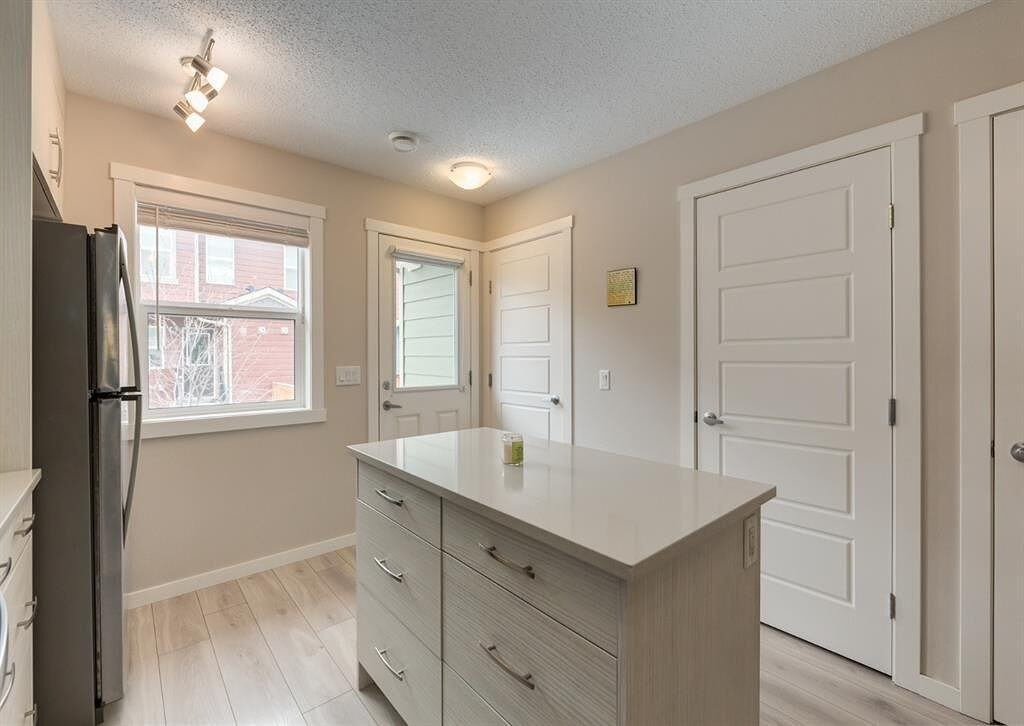 119 -119 Cranbrook Sq Se - Photo 4 of 18