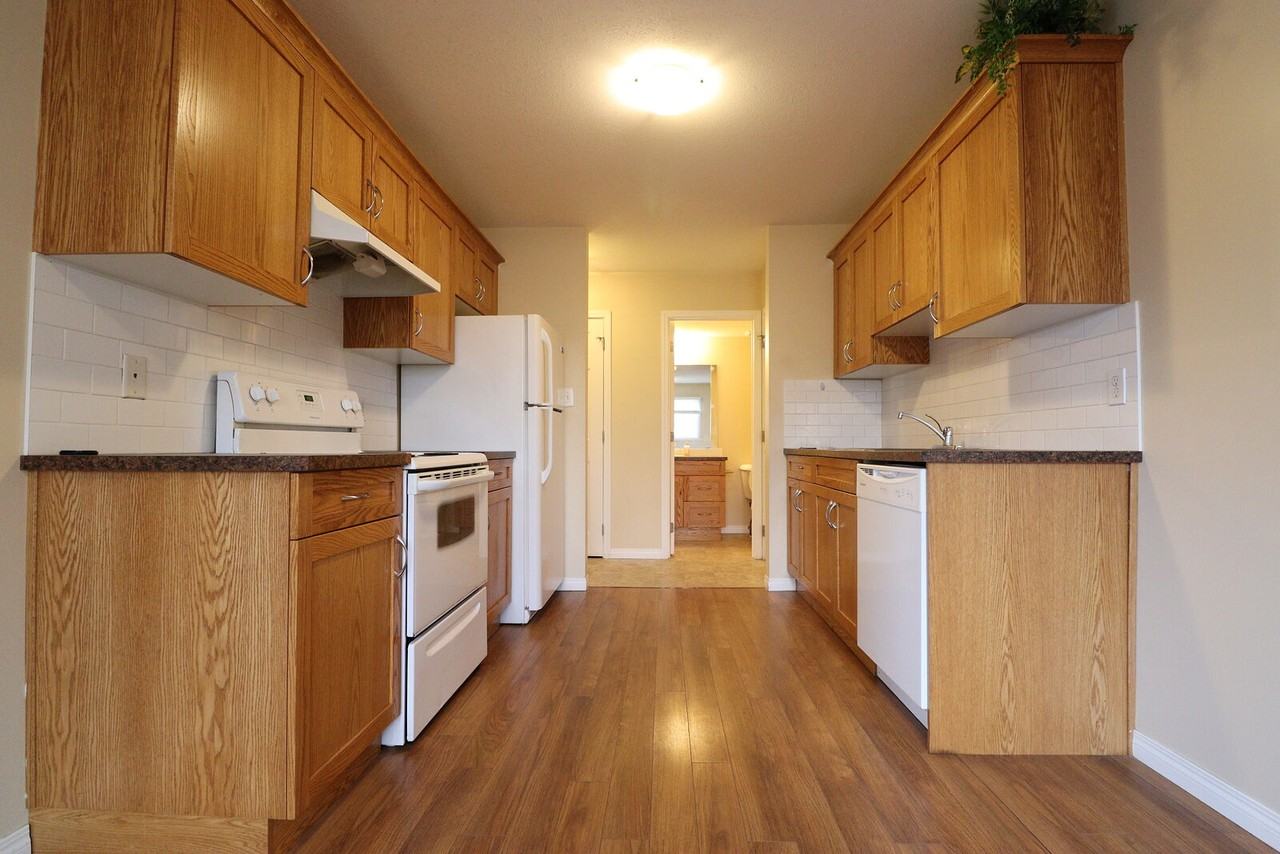 10438 67 Ave Nw - Photo 2 of 20
