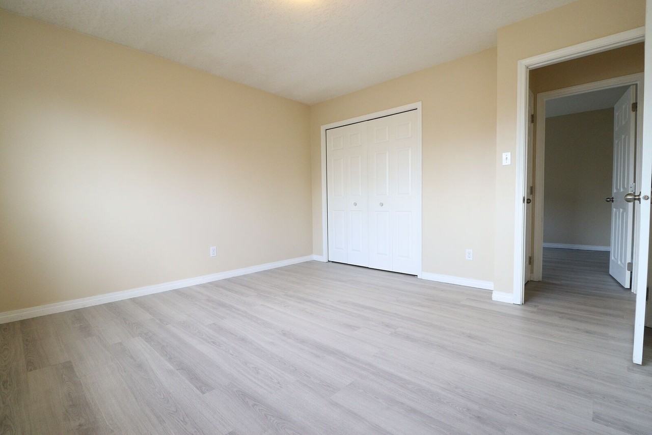 10438 67 Ave Nw - Photo 6 of 20