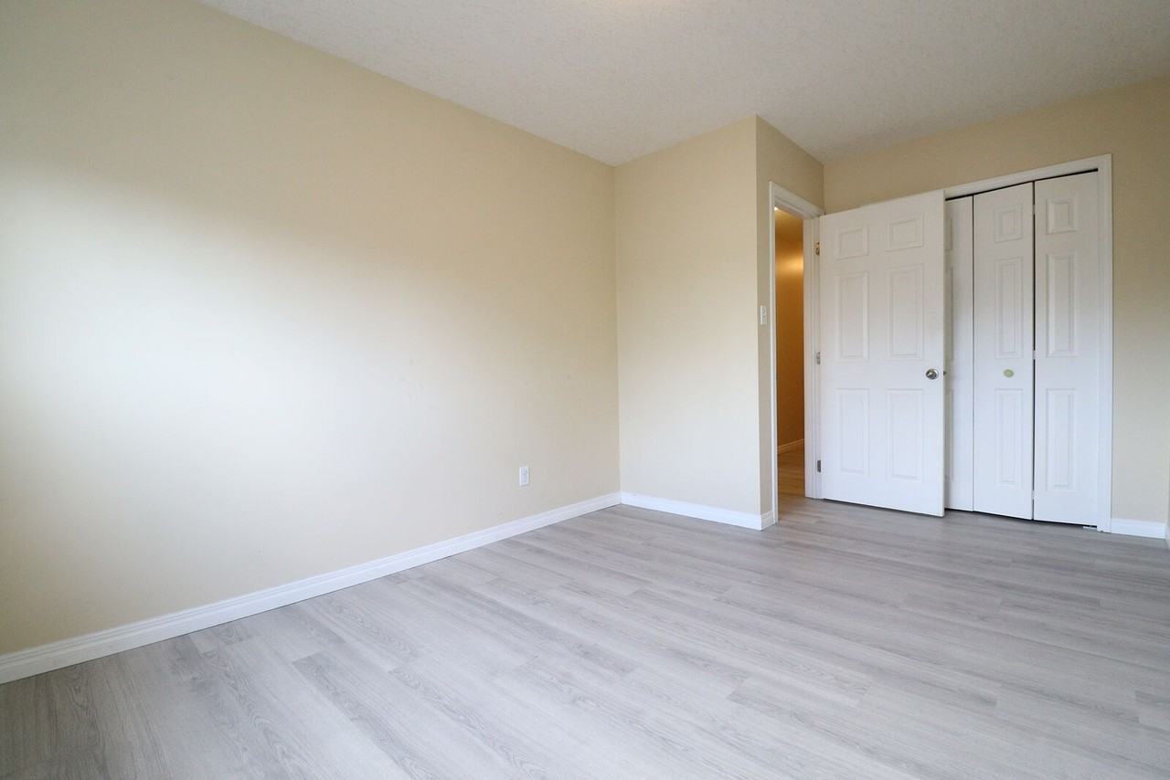 10438 67 Ave Nw - Photo 7 of 20