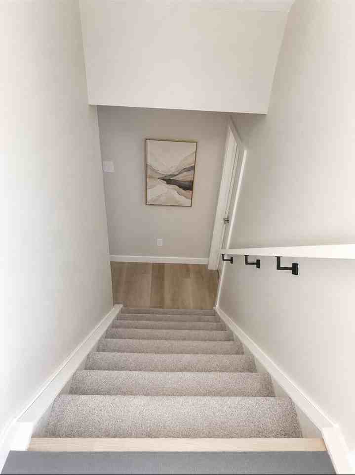 3302 21 Ave Sw - Photo 7 of 9