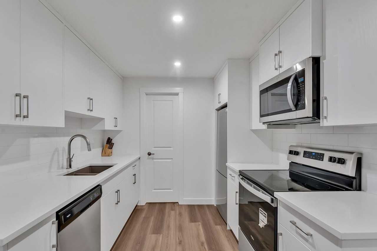 220 Herron Mews Ne - Photo 2 of 10