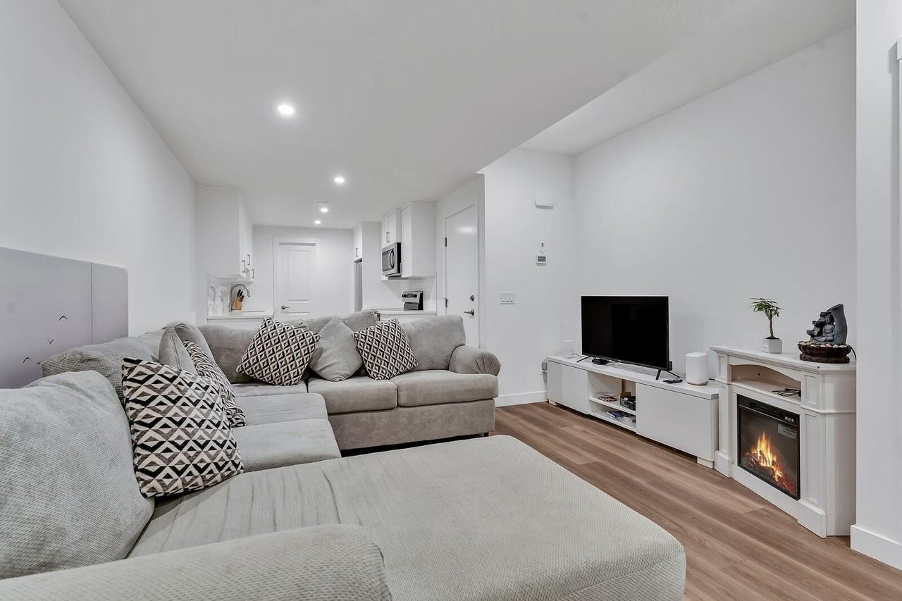 220 Herron Mews Ne - Photo 3 of 10