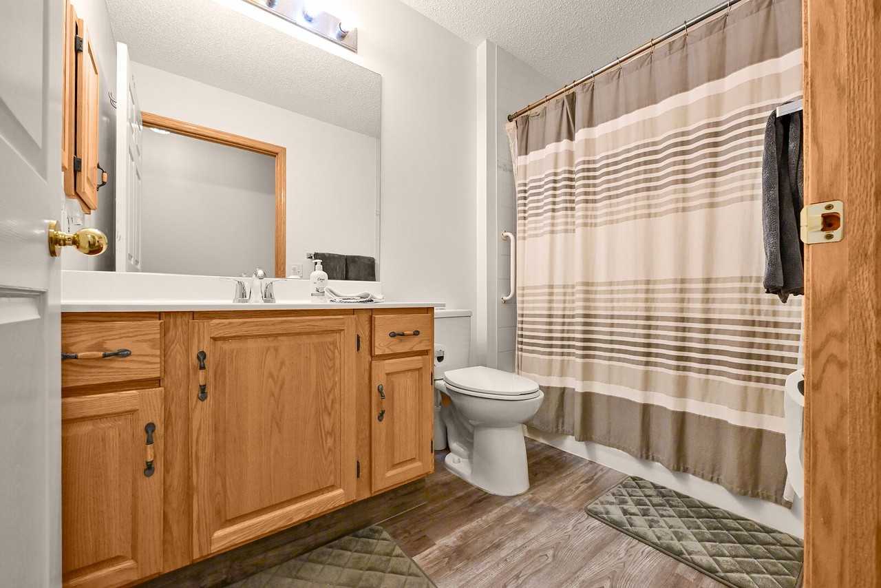 63 Anaheim Cres Ne - Photo 7 of 10
