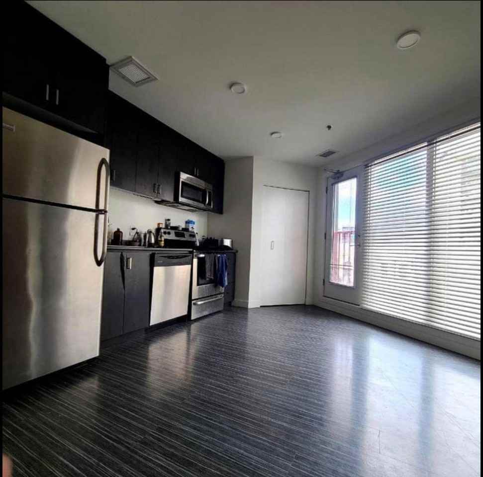 98 Market Ave - Photo 3 of 12