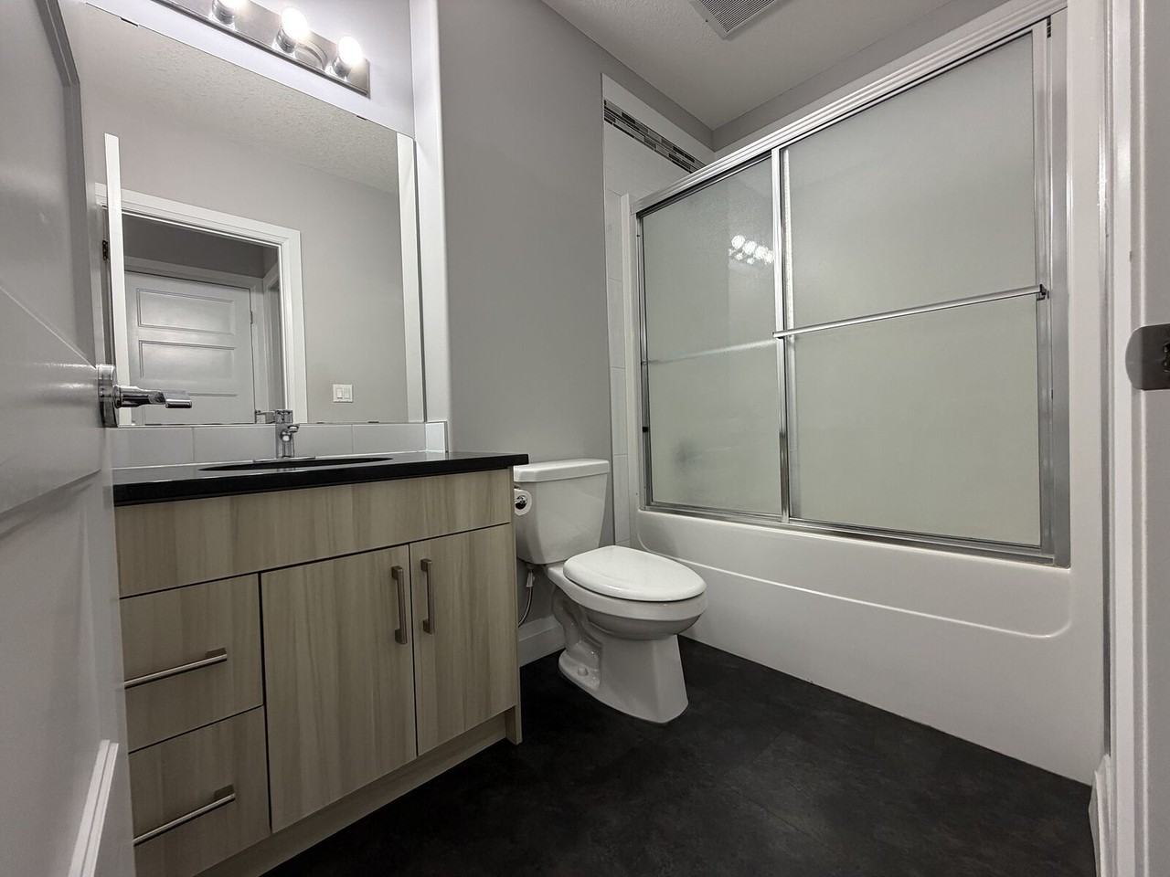 11053 84 Ave Nw - Photo 4 of 14