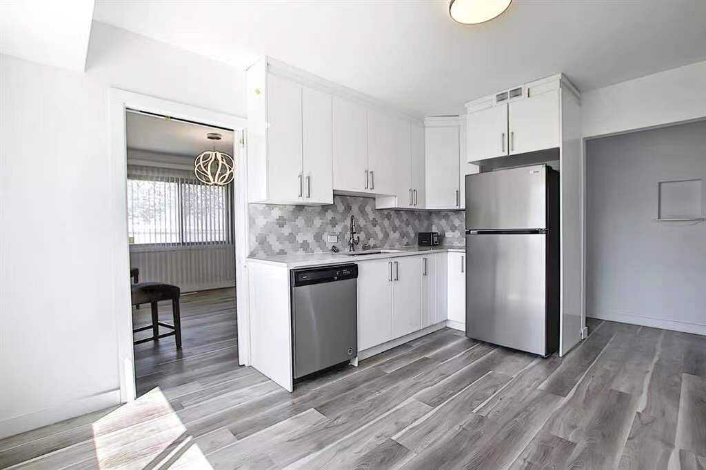 1615 20a St Nw - Photo 2 of 10