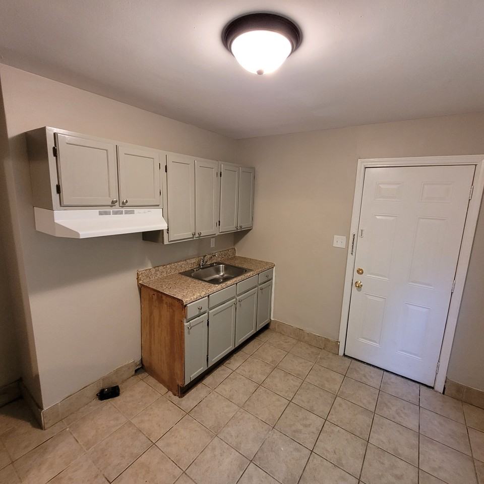 1102 Logan St #A - Photo 5 of 5