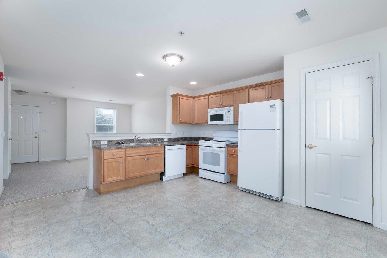 323 College Manor Ave - Photo 3 of 8