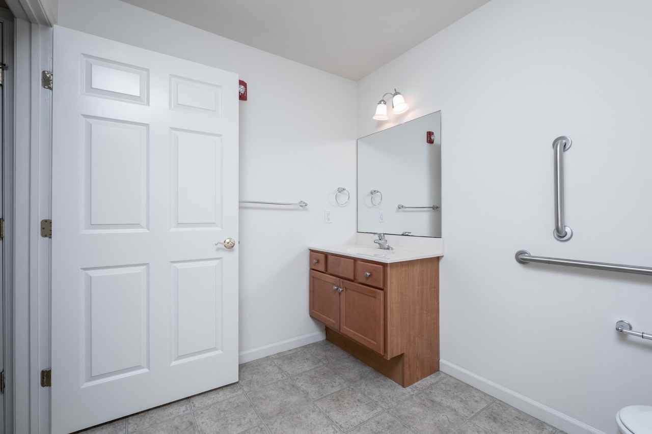 323 College Manor Ave - Photo 6 of 8