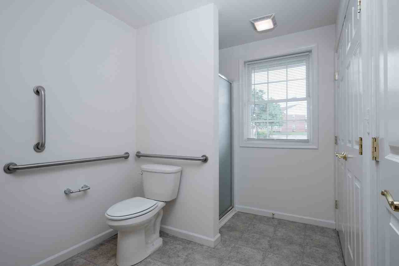 323 College Manor Ave - Photo 7 of 8