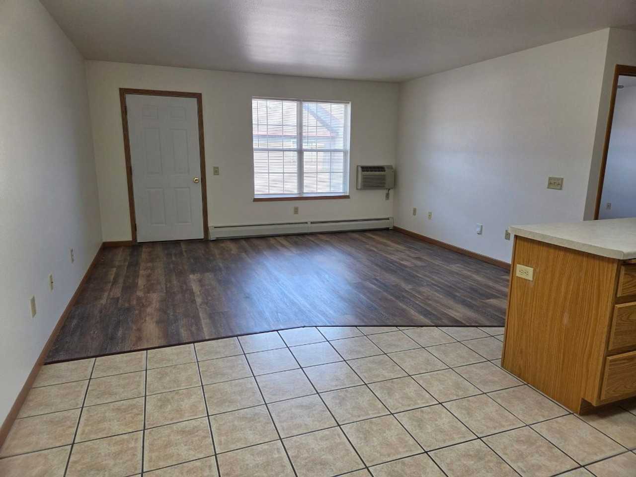 Kronenwetter Apartments - Photo 5 of 19