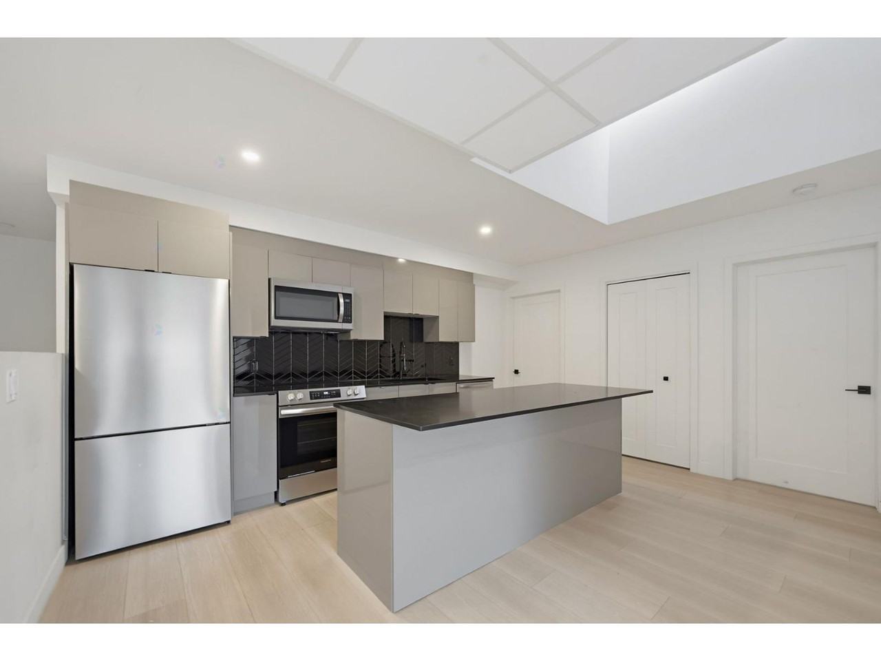 5350 Avenue Victoria — photo 1