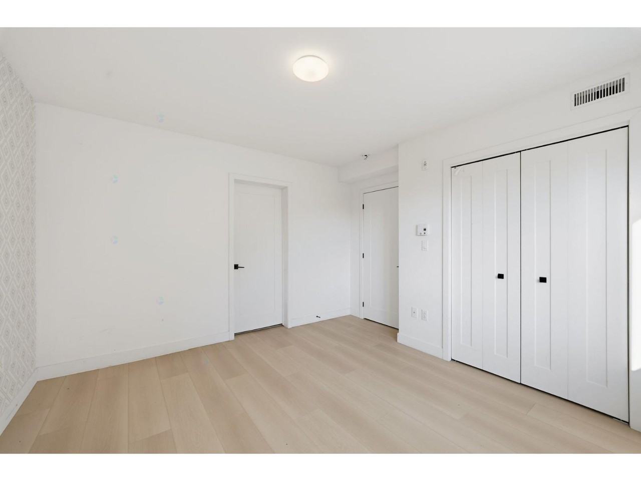 5350 Avenue Victoria - Photo 5 of 12