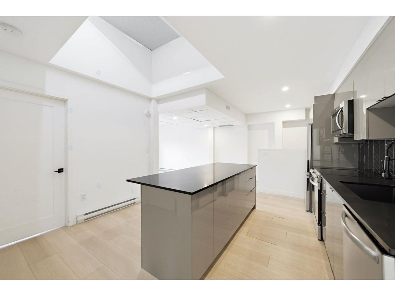 5350 Avenue Victoria - Photo 6 of 12