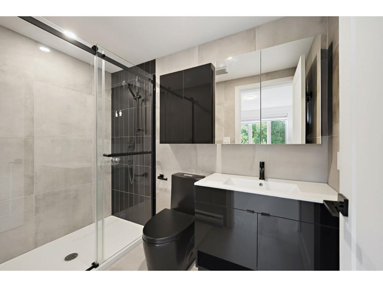5350 Avenue Victoria - Photo 4 of 12