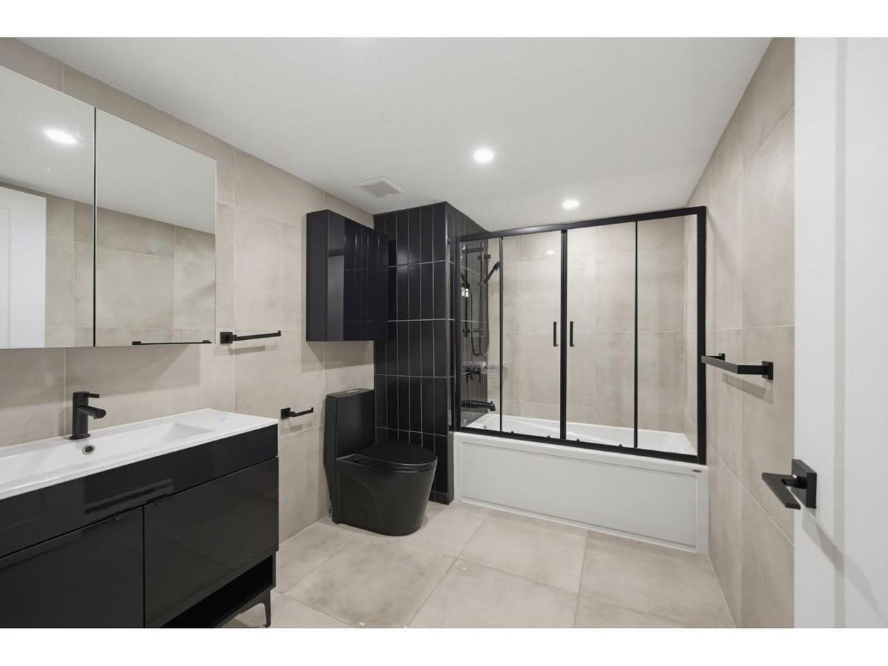 5350 Avenue Victoria — photo 3