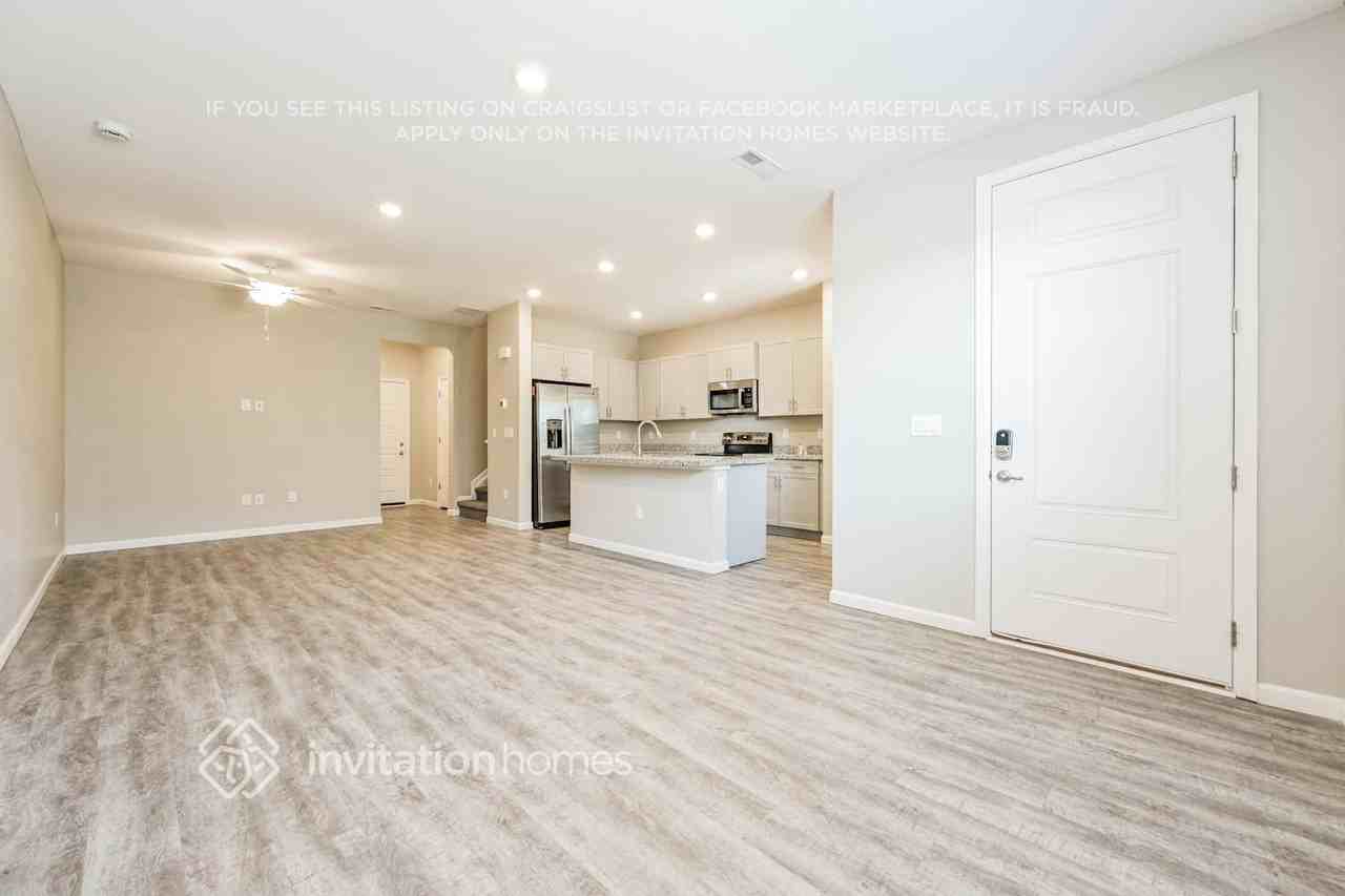 1868 S Flat Rock Way - Photo 4 of 20