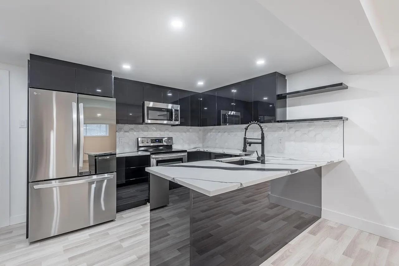 5695 Rue Saint-Jacques — photo 2