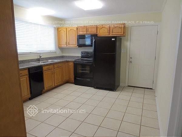 1359 Raymond Dr - Photo 4 of 10