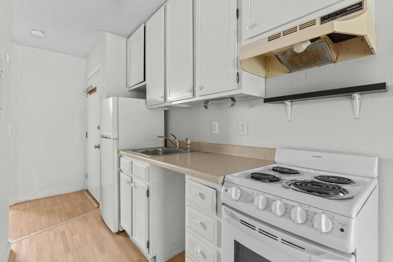 1934 18th St - Photo 2 of 18
