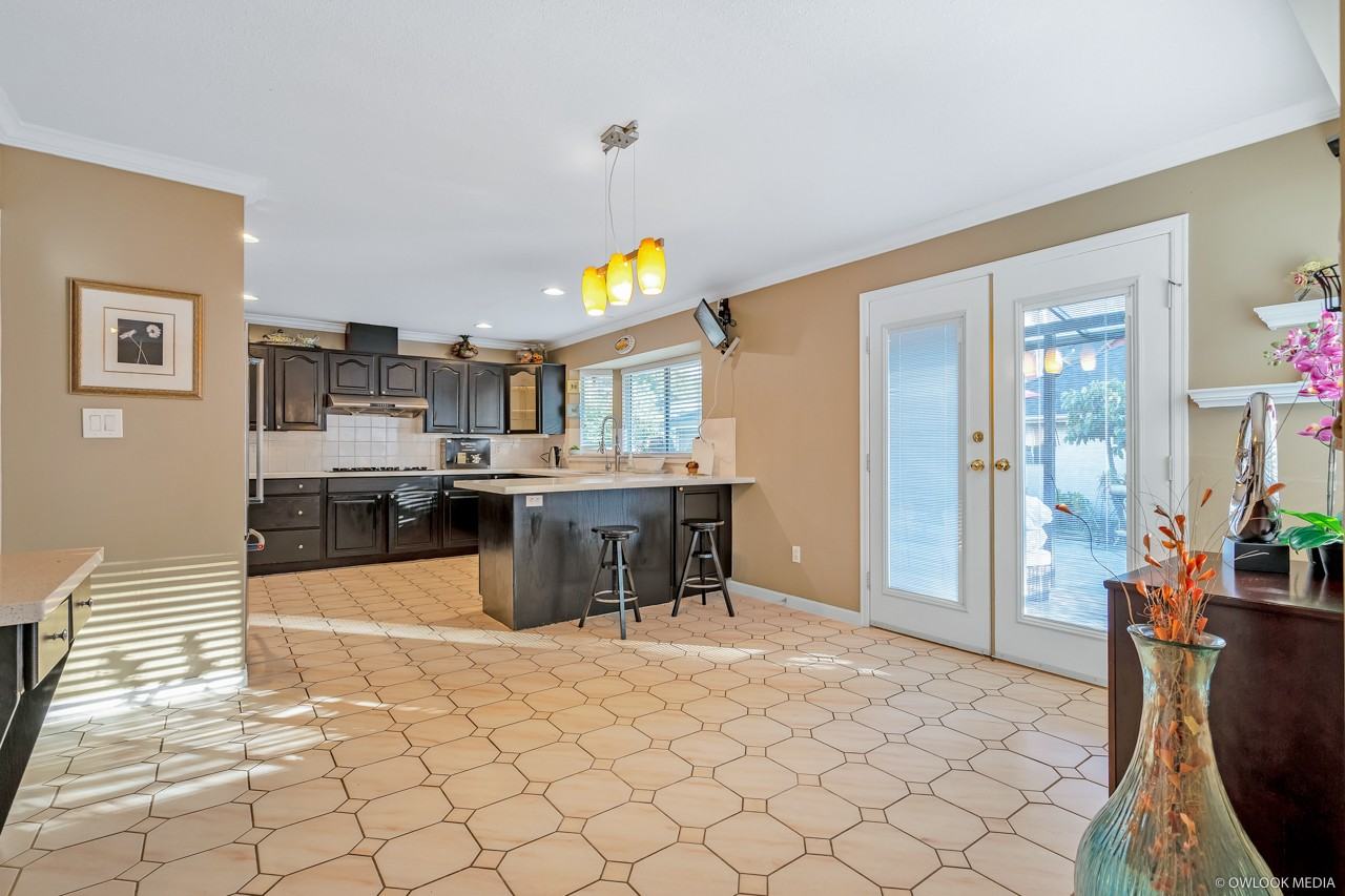 3282 West King Edward Avenue - Photo 3 of 13
