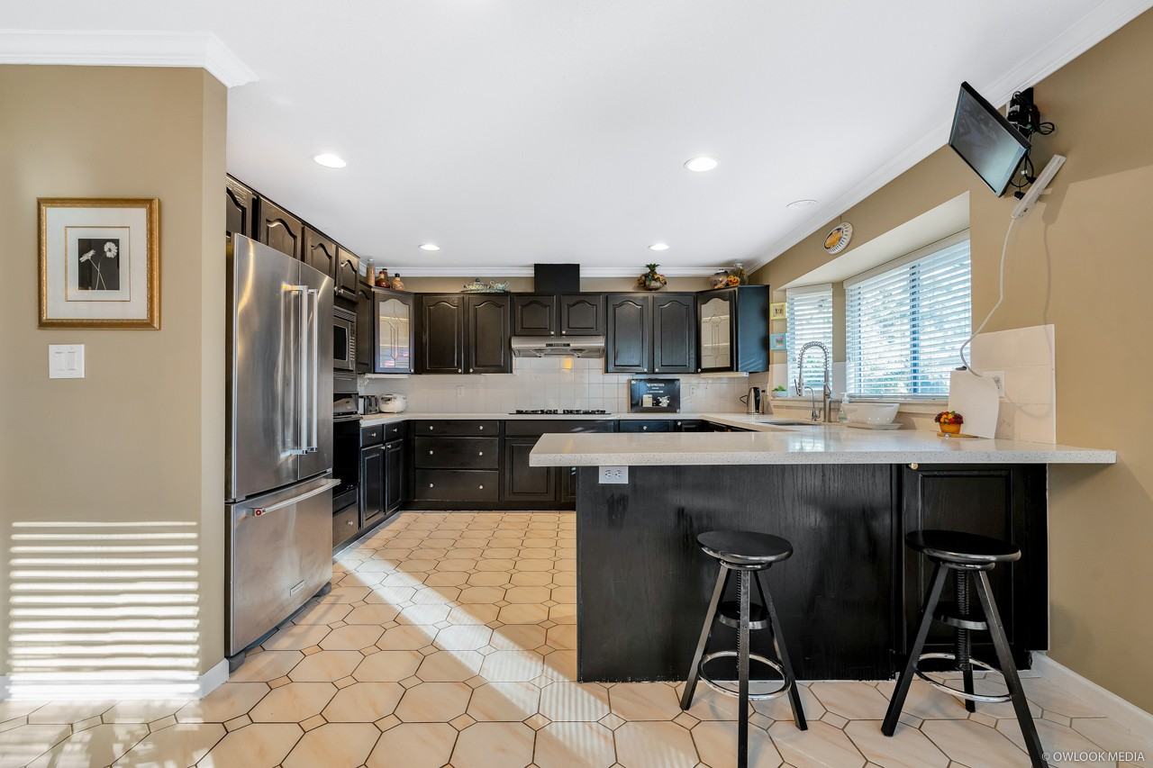 3282 West King Edward Avenue - Photo 4 of 13