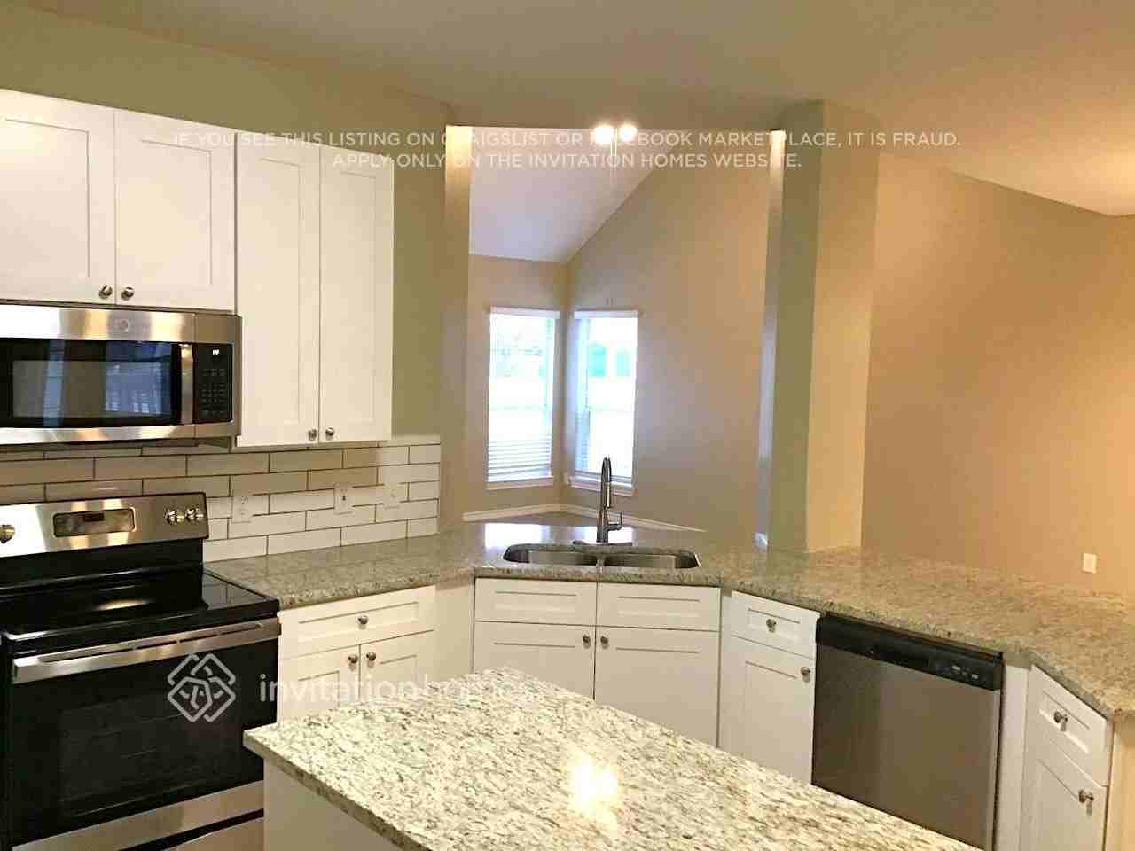 9913 Old Field Dr - Photo 4 of 16