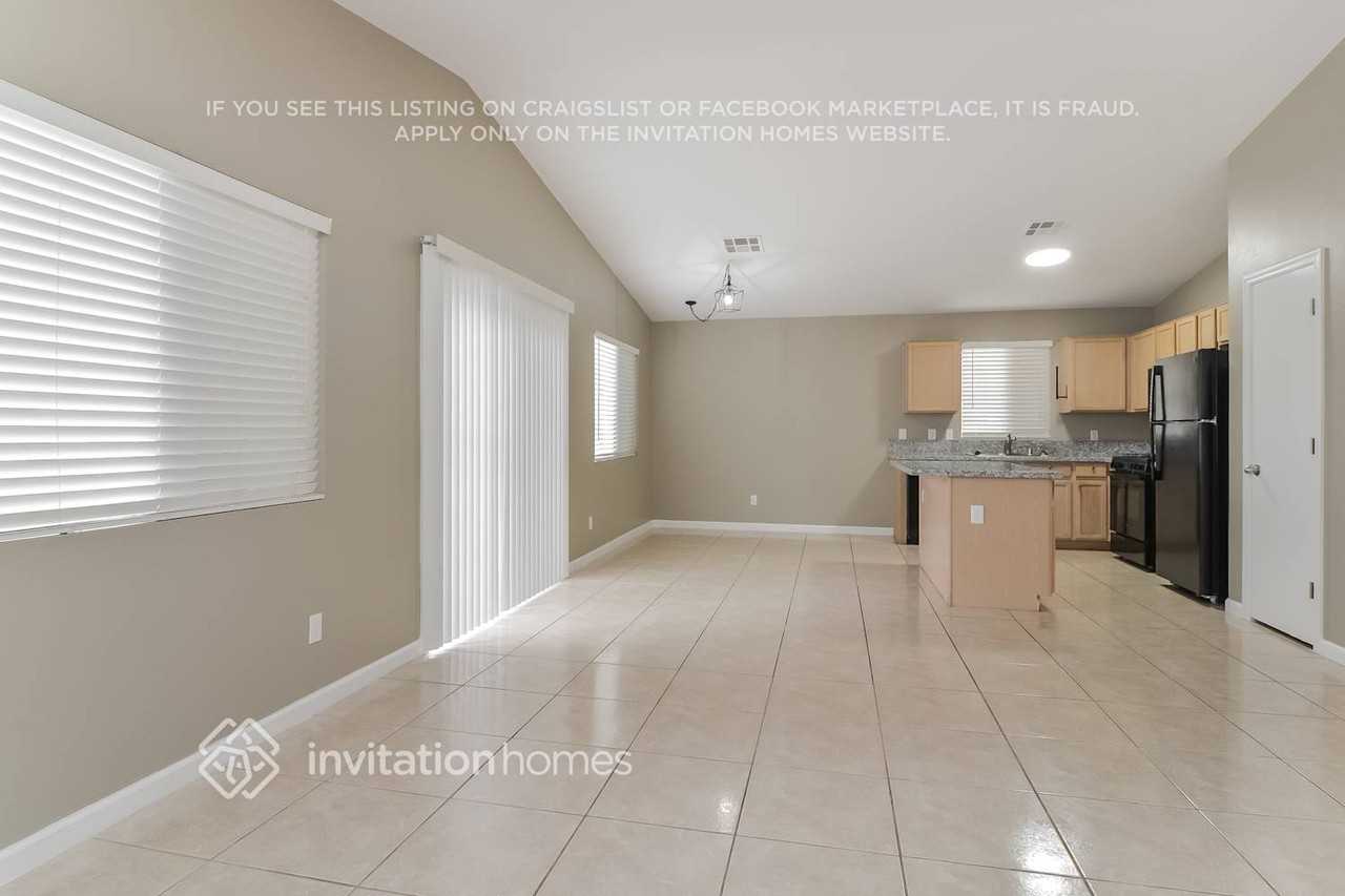 1054 Whispering Birch Ave - Photo 5 of 16