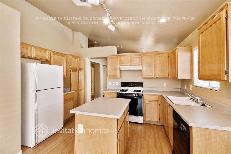 7285 Golden Star Ave - Photo 3 of 19