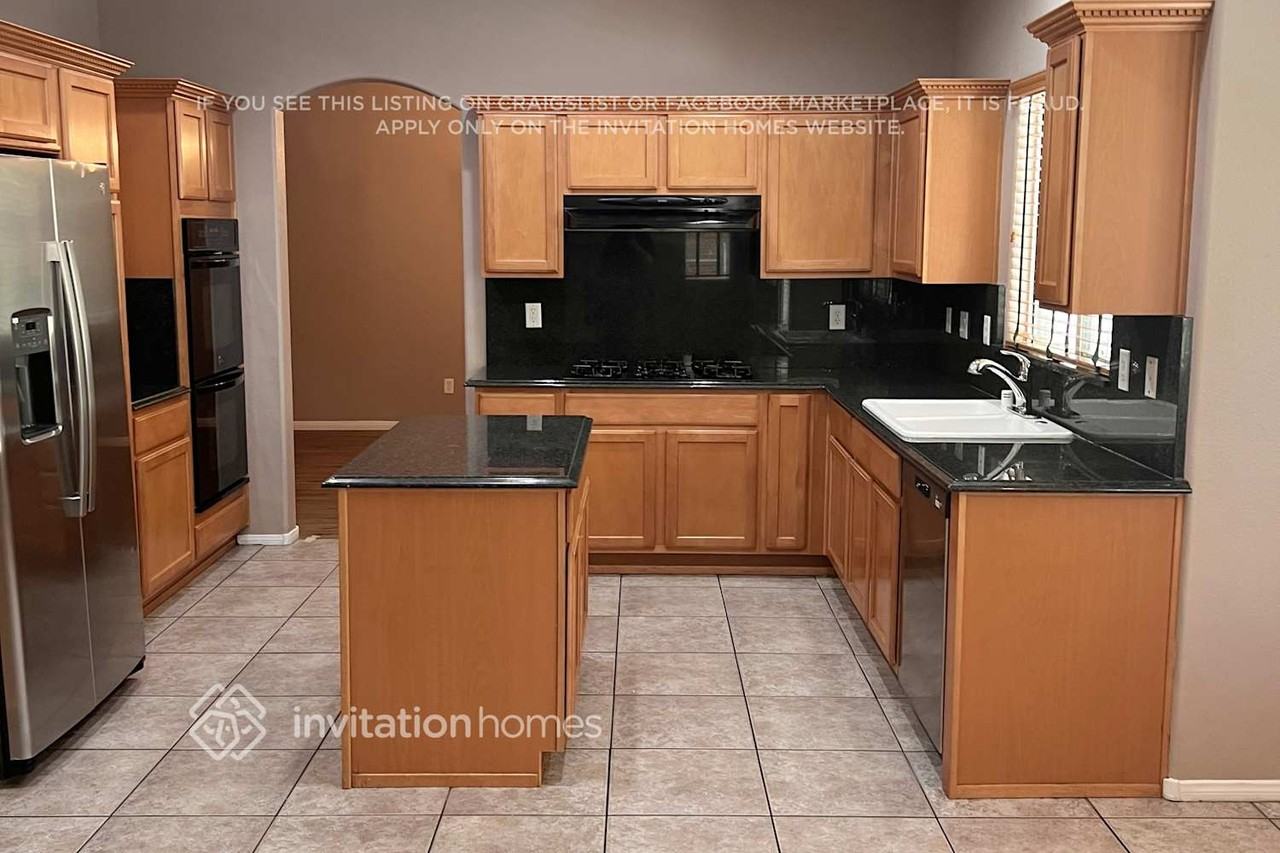 5795 Farmhouse Ct - Photo 4 of 20